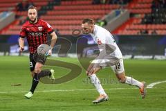 3. Liga; FC Ingolstadt 04 - Hallescher FC; Zweikampf Kampf um den Ball David Kopacz (29, FCI) Steczyk Dominik (18 Halle)