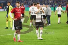 2.BL; FC Schalke 04 - FC Ingolstadt 04; Thomas Keller (27, FCI) Denis Linsmayer (23, FCI) bei den Fans