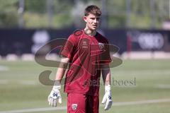 3. Liga; FC Ingolstadt 04 - Trainingsauftakt, erstes Training nach der Sommerpause; Torwart Markus Ponath (1, FCI) Neuzugang