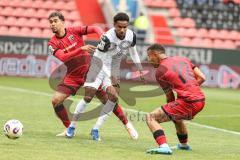 3. Liga; FC Ingolstadt 04 - SV Waldhof Mannheim; Zweikampf Kampf um den Ball Marcel Costly (22, FCI) Yann Sturm (7, FCI) Ba Sanoussy (25 SVWM)