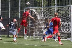 * Testspiel - Saison 2025/26 - FC Ingolstadt 04 - FSV Zwickau - Jonas Scholz (Nr.15 - FC Ingolstadt 04) - Veron Dobruna (Nr.7 - FSV Zwickau) - Torwart Jasper Kühn (Nr.1 - FSV Zwickau) - Foto: Meyer Jürgen