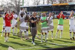 3. Liga; SV Meppen - FC Ingolstadt 04; Spiel ist aus, Sieg Jubel Freude 0:3, Spieler bedanken sich bei den Fans, Torwart Marius Funk (1, FCI) Hans Nunoo Sarpei (18 FCI) Thomas Rausch (45, FCI) Rico Preißinger (6, FCI) Patrick Schmidt (9, FCI) Dominik Fran