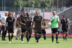 3. Liga; Rot-Weiss Essen - FC Ingolstadt 04; Spieler bedanken sich bei den Fans Tobias Schröck (21, FCI) Hans Nunoo Sarpei (18 FCI) Valmir Sulejmani (7, FCI) Tim Civeja (8, FCI) Rico Preißinger (6, FCI)