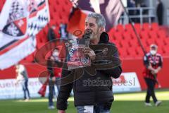 2.BL; FC Ingolstadt 04 - FC Schalke 04; vor dem Spiel Stadionsprecher Italo Mele Fahnen Fans