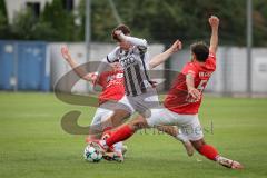 Bayernliga Nord - Saison 2026/27 - FC Ingolstadt 04 II - ASV Cham - Timo Hengmith (Nr.10 - FCI II) - Lukas Leutner rot Cham #15 - Michael Lamecker rot Cham #5 - Foto: Meyer Jürgen