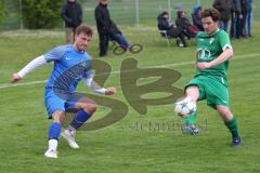 Kreisliga - Saison 2023/24 - SV Lippertshofen - SV Hundszell - Matthias Weinzierl blau Hundszell - Josef Buchner grün Lippertshofen - Foto: Meyer Jürgen