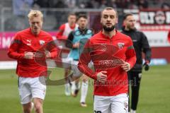 3. Liga; SV Wehen Wiesbaden - FC Ingolstadt 04; vor dem Spiel David Kopacz (29, FCI) Tobias Bech (11, FCI)