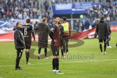 2.BL; Hamburger SV - FC Ingolstadt 04; Niederlage, hängende Köpfe 3:0, Spieler bedanken sich bei den Fans, Co-Trainer Asif Saric (FCI) Fatih Kaya (9, FCI)