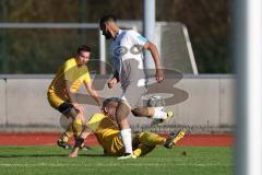 2023_10_22 - Kreisklasse - Saison 2023/24 - TSV Ingolstadt Nord - FC Gelbelsee - Kerem Düzgün weiss Ing.Nord - Daniel Cipolla gelb Gelbelsee - Foto: Meyer Jürgen