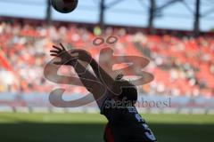 3. Liga - Saison 2024/25 - FC Ingolstadt 04 - SV Wehen Wiesbaden - Elias Decker (Nr.3 - FCI) beim Einwurf - XXXXX - Foto: Meyer Jürgen