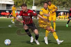 Freundschaftsspiel - Saison 2022/2023 - FC Ingolstadt 04 -  SpVgg Bayreuth - Denis Linsenmayer (Nr.23 - FCI) - Tim Latteier (Nr.22 - SpVgg Bayreuth) - Foto: Meyer Jürgen