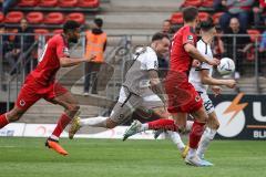 3. Liga; FC Viktoria Köln - FC Ingolstadt 04; Zweikampf Kampf um den Ball Patrick Schmidt (9, FCI) Siebert Jamil (20 Köln) Michael Schultz (3 Köln) Arian Llugiqi (25, FCI)