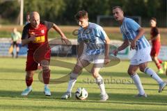 Kreisliga - Saison 2025/26- SV Kasing - FC Sandersdorf - Luca Hilger blau Sandersdorf - Ömer Sali Moustafa rot Kasing - Foto: Meyer Jürgen
