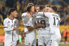 3. Liga; Dynamo Dresden - FC Ingolstadt 04; Tor Jubel Treffer Fallrückzieher Pascal Testroet (37, FCI) 1:2 Führung, Marcel Costly (22, FCI) Mladen Cvjetinovic (19, FCI) Benjamin Kanuric (8, FCI) Max Besuschkow (17, FCI) Simon Lorenz (32, FCI) Deniz Zeitle