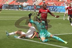 3.Liga - Saison 2022/2023 - FC Ingolstadt 04 -  1. FC Saarbrücken - Moussa Doumbouya (Nr.27 - FCI) mit einer Torchance. - - Torwart Daniel Batz (Nr.1 - 1. FC Saarbrücken) - Foto: Meyer Jürgen