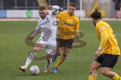 3. Liga; SpVgg Bayreuth - FC Ingolstadt 04; Zweikampf Kampf um den Ball Max Dittgen (10, FCI) Latteier Tim (22 SpVgg)