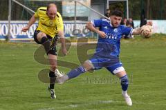 Kreisliga - Saison 2022/2023 - TSV Oberhaunstadt - FC Hitzhofen - Robert Schulz gelb Hitzhofen - Baran Cakir blau Oberh.stadt - Foto: Meyer Jürgen