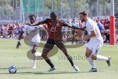 3. Liga; Testspiel; FC Ingolstadt 04 - FC Heidenheim; Zweikampf Kampf um den Ball Daouda Beleme (9, FCI) Traoré Omar Haktab (FCH) Gimber Benedikt (FCH)