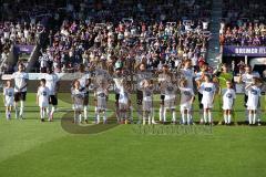 3.Liga - Saison 2022/2023 - VFL Osnabrück - FC Ingolstadt 04 - Die Mannschaft mit Einlaufkindern auf dem Platz - Foto: Meyer Jürgen