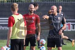 2.BL; FC Ingolstadt 04 - Neuer Cheftrainer Andre Schubert mit Co-Trainer Asif Saric im ersten Training, Cheftrainer André Schubert (FCI) erklärt Übung Nico Antonitsch (5, FCI) Maximilian Neuberger (38, FCI)