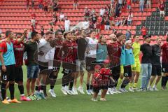 3. Fußball-Liga - Saison 2022/2023 - FC Ingolstadt 04 - SpVgg Bayreuth - Das Spiel ist aus - Jubel - Die Spieler bedanken sich bei den Fans - Tanzen - Freude - Foto: Meyer Jürgen