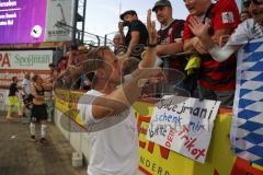 3.Liga - Saison 2022/2023 - VFL Osnabrück - FC Ingolstadt 04 - Das Spiel ist aus - Jubel - Die Mannschaft feiert mit den fans - Cheftrainer Rüdiger Rehm (FCI) -  - Foto: Meyer Jürgen