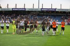 3.Liga - Saison 2022/2023 - VFL Osnabrück - FC Ingolstadt 04 - Das Spiel ist aus - Jubel - Die Mannschaft bedankt sich bei den Fans - Foto: Meyer Jürgen