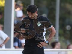 Landesliga - Saison 2026/27 - SV Manching - FC Memmingen II - Cheftrainer Cüneyt Köz (SV Manching) nach dem 0:3 Führungstreffer - Taktiktafel - Foto: Meyer Jürgen