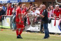 Kreisliga - Saison 2024/25- SV Kasing - TSV Kösching-  - Rudi Hofweber Trainer Kösching im Gespräch mit Johannes Altmann rot Kösching - XXXXX - Foto: Meyer Jürgen