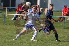 Kreisklasse - SV Hundszell - SV Zuchering -Noah Schatzmann #11 weiss Hundszell -  Florian Meier blau Zuchering - Foto: Jürgen Meyer