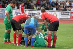 Relegation zur Bezirksliga - TSV Gaimersheim - BC Attaching - Nicolea Nechita grün Gaimersheim wird in der 5. Spielminute gefoult von Manuel Thalhammer Attaching rot links und muss mit einer Kopfverletzung ausscheiden - Foto: Jürgen Meyer