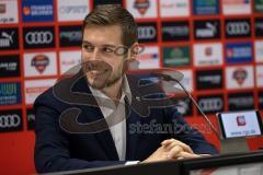 2.BL; FC Ingolstadt 04 - Dietmar Beiersdorfer, neuer Geschäftsführers Sport und Kommunikation, Pressekonferenz, Pressesprecher Felix Gärtner (FCI)