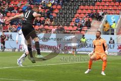 2. Fußball-Liga - Saison 2021/2022 - FC Ingolstadt 04 - Hamburger SV - Stefan Kutschke (#30 FCI) - Daniel Heuer Fernandes Torwart (#1 HSV) - Foto: Meyer Jürgen