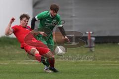 Kreisklasse - Saison 2025/26- TSV Pförring - SV Karlshuld-  - Pascal Sladkowski grün Karlshuld - Elias Heiß rot Pförring - Foto: Meyer Jürgen
