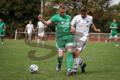 Kreisklasse - Saison 2026/27- TSV Lenting - FC Arnsberg-  - Denis Bronzel grün Lenting - Christian Pintaske weiss Arnsberg  - Foto: Meyer Jürgen