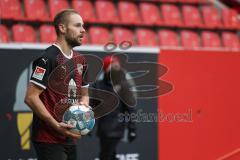 2.BL; FC Ingolstadt 04 - Hannover 96; Einwurf Maximilian Beister (11, FCI)