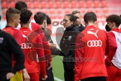 Im Bild: Sabrina WITTMANN (#Trainer FCI B-Junioren) klattscht mit den Spielern ab

Fussball - B-Junioren - Relegation 2021  - FC Ingolstadt 04 - SSV Jahn Regensburg -  Foto: Ralf Lüger/rsp-sport.de