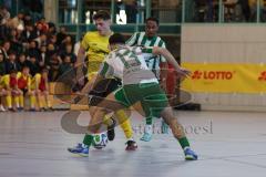 Lotto Bayern Hallencup - Saison 2024/25 - SV Manching - FC Hitzhofen/Oberzell- Rayen Kouki grün Manching - Tobias Dietze gelb Hitzhofen - Foto: Meyer Jürgen