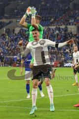 2.BL; FC Schalke 04 - FC Ingolstadt 04; Stefan Kutschke (30, FCI) kommt zu spät, Torwart Fraisl Martin (30 S04)