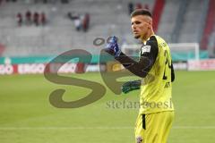 DFB Pokal; FC Ingolstadt 04 - Erzgebirge Aue; Jubel Sieg 2:1, die Schanzer bedanken sich bei den Fans, Stadionrunde, Torwart Fabijan Buntic (24, FCI)