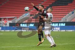 2.BL; FC Ingolstadt 04 - SG Dynamo Dresden; Zweikampf Kampf um den Ball Patrick Schmidt (32, FCI) Ehlers Kevin (39 Dresden)