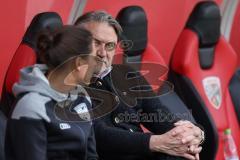 3. Liga; FC Ingolstadt 04 - VfB Lübeck; vor dem Spiel Cheftrainerin Sabrina Wittmann (FCI) Geschäftsführers Dietmar Beiersdorfer (FCI Sport Kommunikation)