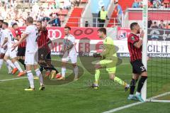 3. Liga; FC Ingolstadt 04 - Viktoria Köln; Chance verpasst, Pascal Testroet (37, FCI) ärgert sich, Torwart Voll Ben (1 Köln) Patrick Schmidt (9, FCI)