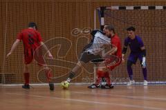 Hallenturnier Gaimersheim - Saison 2025/26 - TSV Baar-Ebenhausen - TSV Ober-u.Unterhaunstadt - Ramazan Kurnaz grau Oberhaunstadt - Matthias Habermeier rot rechts Ebenhausen - David Krippl rot Ebenhausenlinks - Marc Zimmer Torwart Ebenhausen - Foto: Meyer 