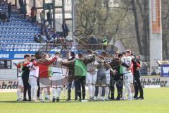 3. Liga; SV Meppen - FC Ingolstadt 04; Spiel ist aus, Sieg Jubel Freude 0:3, Cheftrainer Michael Köllner (FCI) Teambesprechung auf dem Rasen