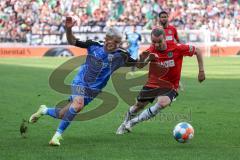 2.BL; Hannover 96 - FC Ingolstadt 04; Thomas Rausch (45, FCI) Niklas Hult (3 Hannover) Zweikampf Kampf um den Ball