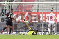 2.BL; FC Ingolstadt 04 - 1. FC Nürnberg - Torwart Fabijan Buntic (24, FCI) hält den Ball von Borkowski Dennis (18 , 1.FCN) Dominik Franke (3 FCI)