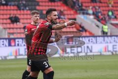 3. Liga; FC Ingolstadt 04 - VfL Osnabrück; Pascal Testroet (37, FCI) Denis Linsmayer (23, FCI) beschwert sich