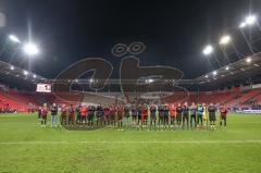 3. Liga; FC Ingolstadt 04 - Hallescher FC; Spieler bedanken sich bei den Fans, Audi Sportpark, Sieg Jubel Freude