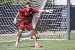 3. Liga; FC Ingolstadt 04 - Trainingsauftakt, erstes Training nach der Sommerpause; Torwart Markus Ponath (1, FCI) Trainingsspiel